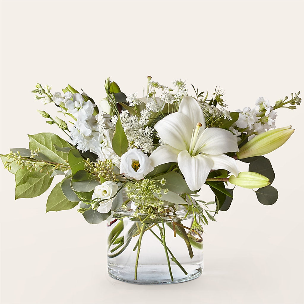 Alluring Elegance Bouquet –  Salon Diane Aubin Fleuriste Inc., Jonquiere PQ