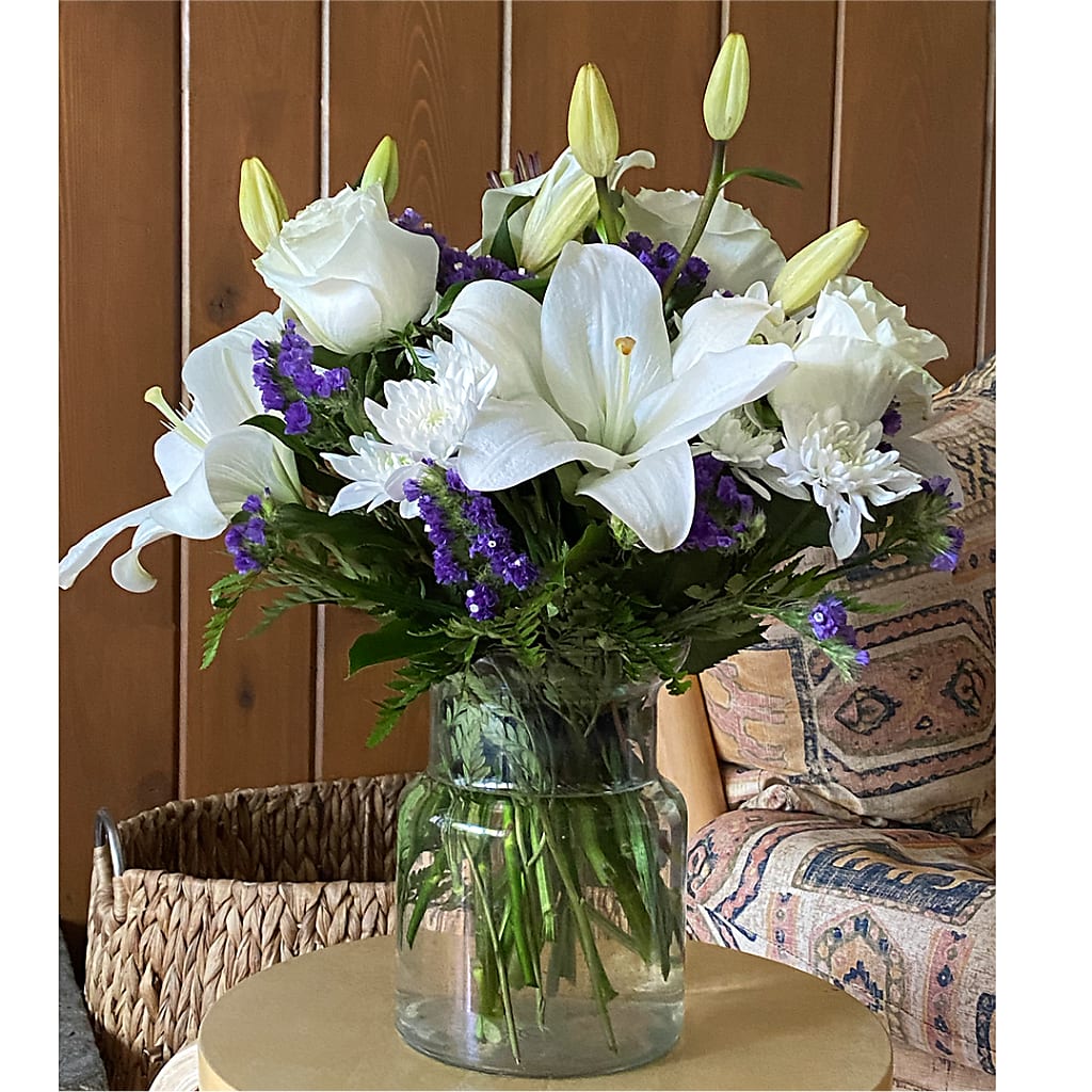 Beyond Blue Bouquet –  Salon Diane Aubin Fleuriste Inc., Jonquiere PQ