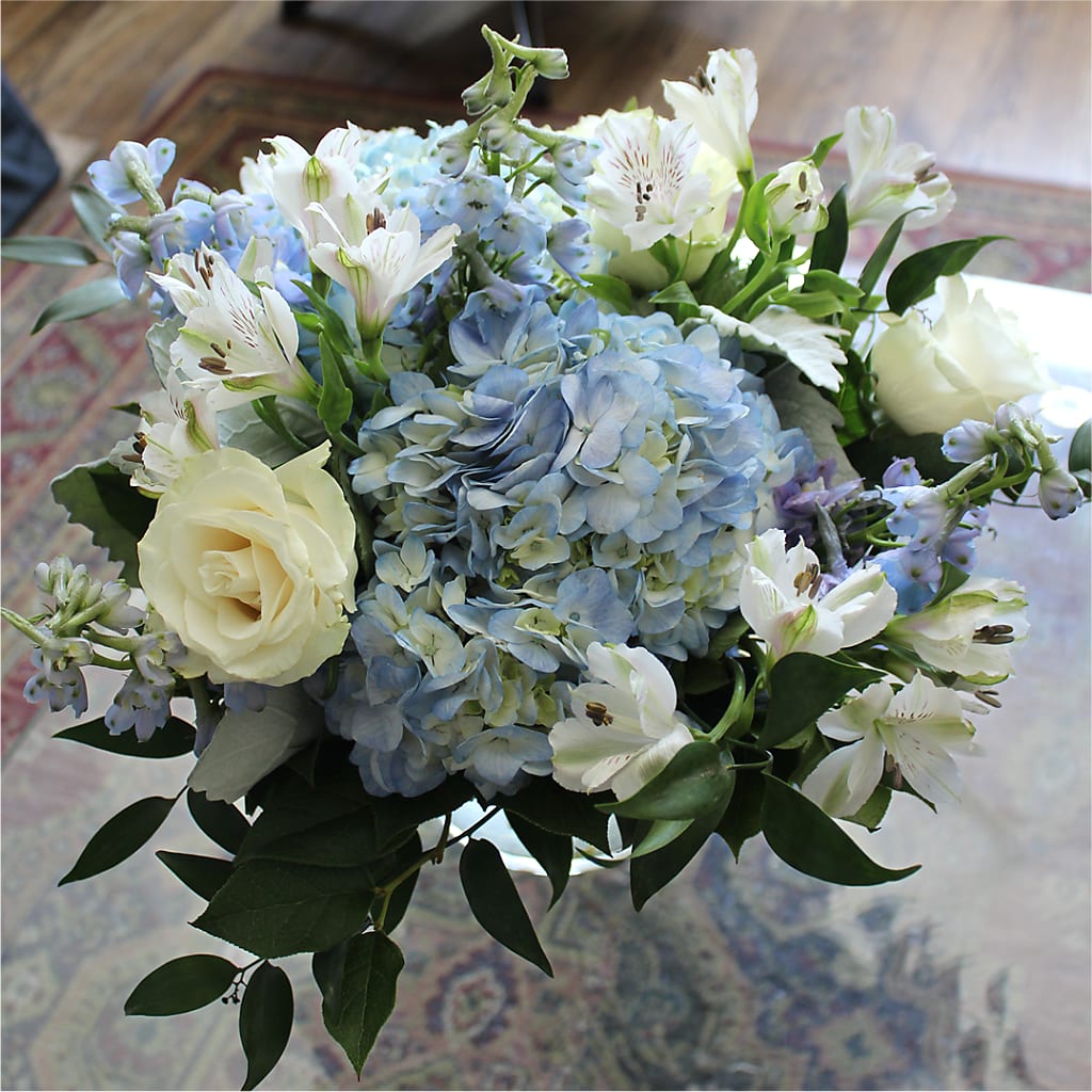 Clear Skies Bouquet –  Salon Diane Aubin Fleuriste Inc., Jonquiere PQ