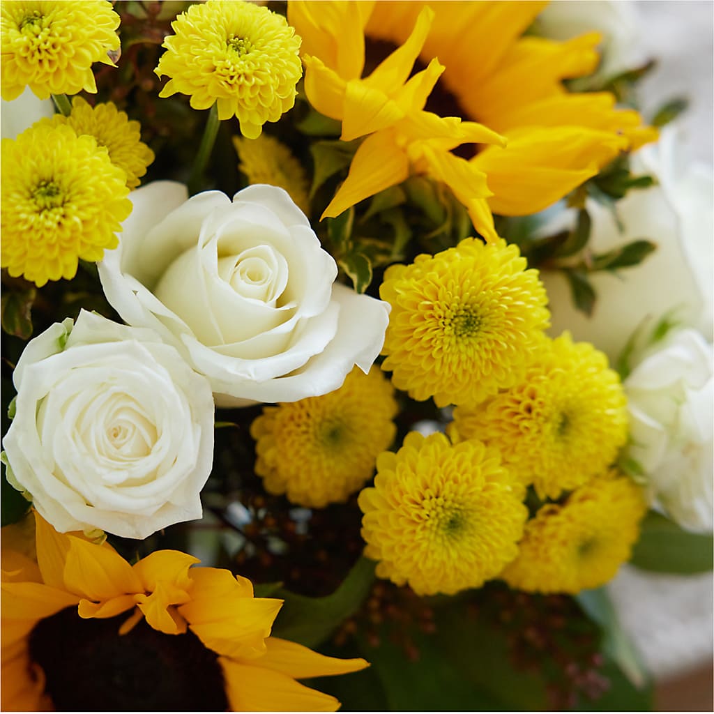 Luminous Morning Bouquet –  Salon Diane Aubin Fleuriste Inc., Jonquiere PQ