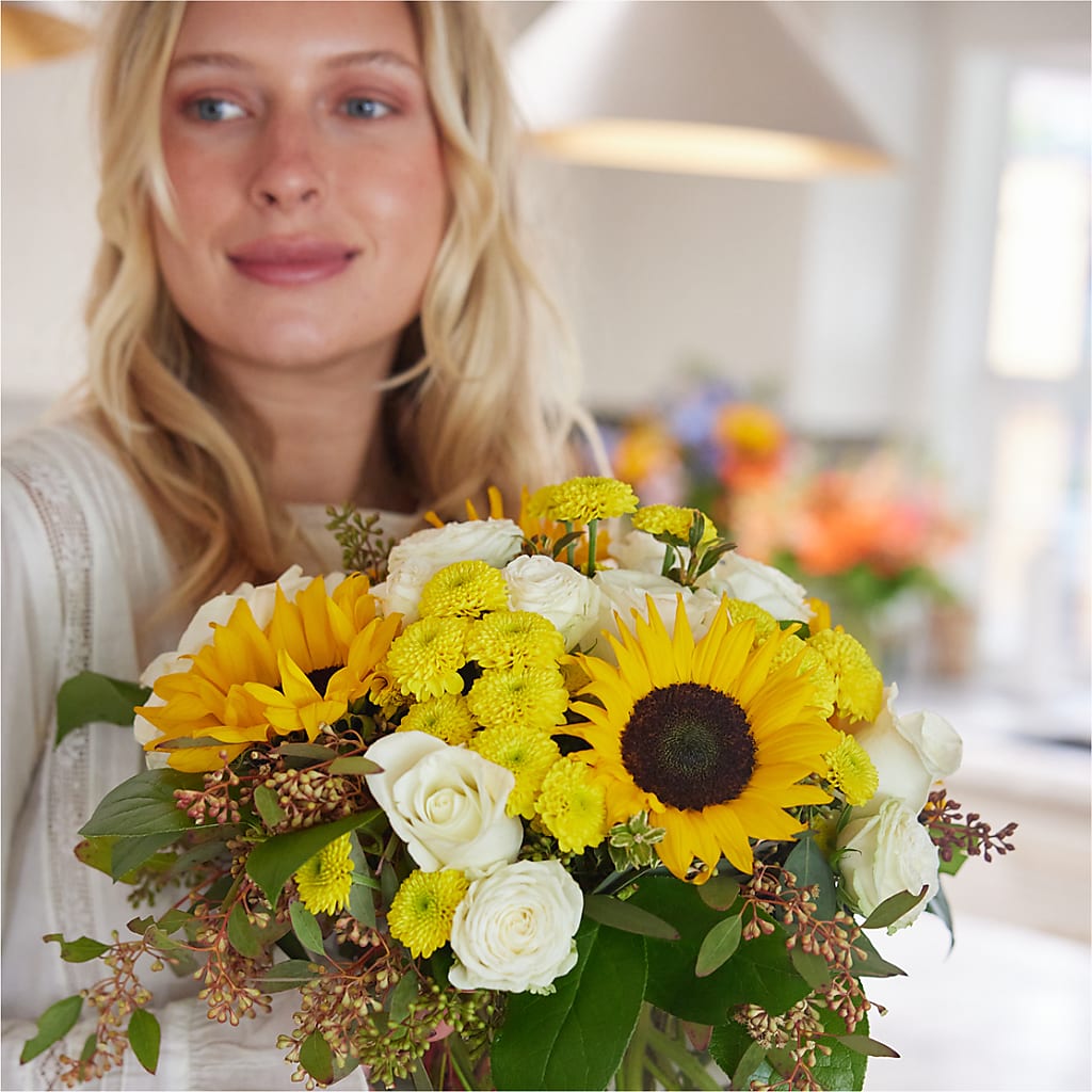 Luminous Morning Bouquet –  Salon Diane Aubin Fleuriste Inc., Jonquiere PQ