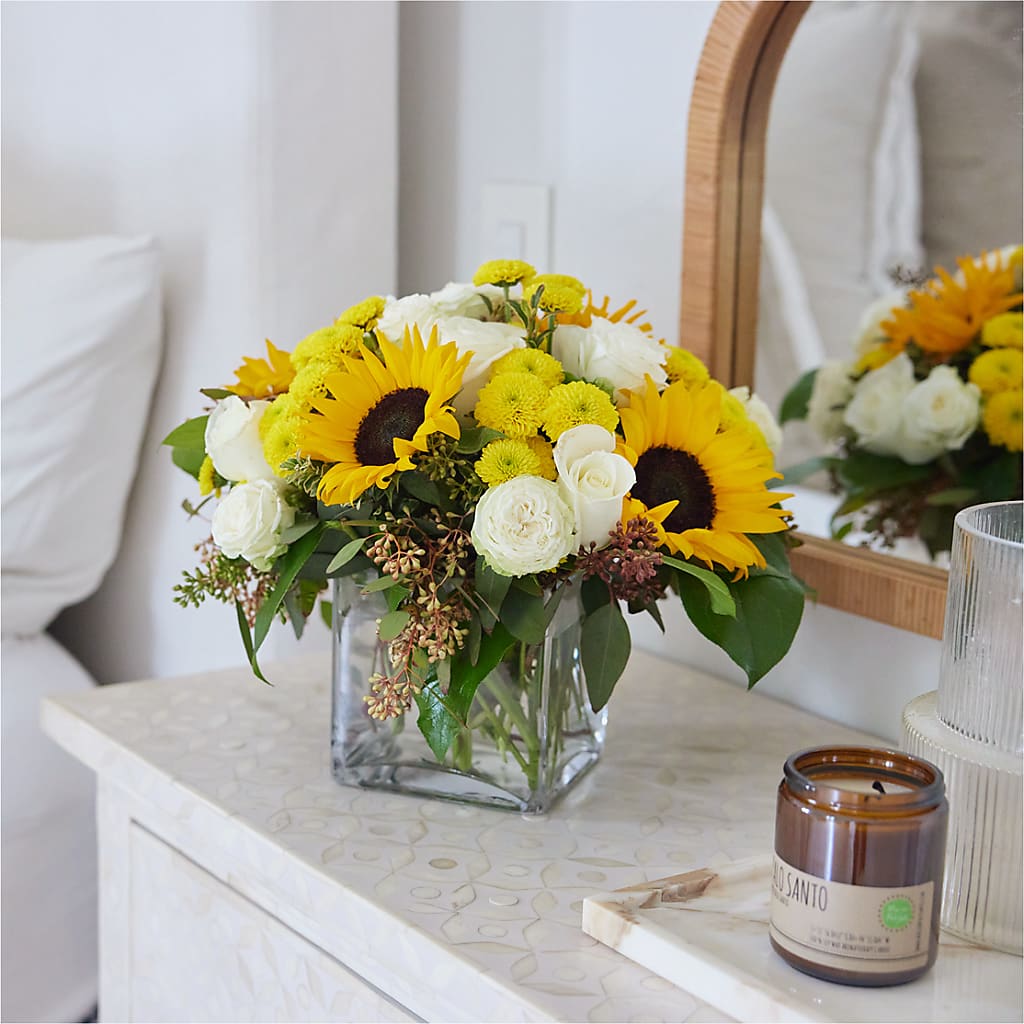Luminous Morning Bouquet –  Salon Diane Aubin Fleuriste Inc., Jonquiere PQ