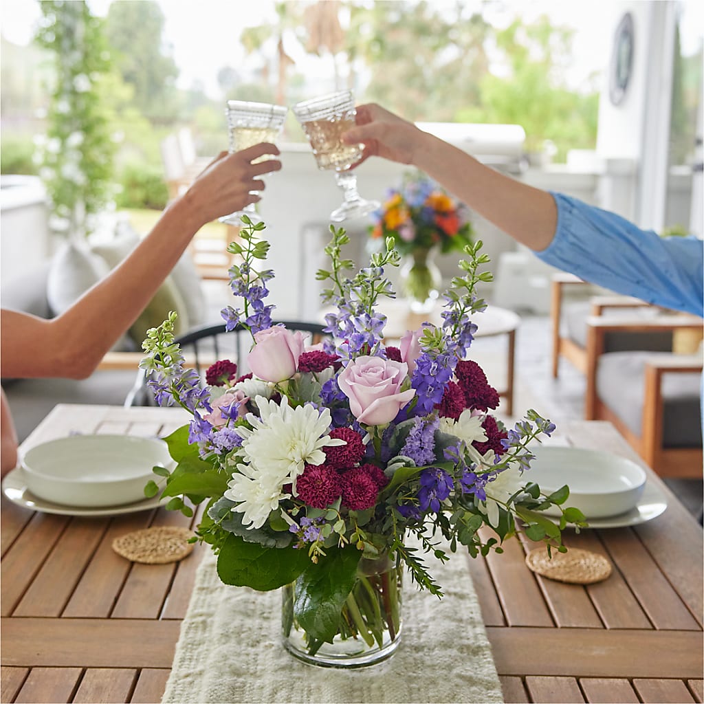 Violet Frost Bouquet –  Salon Diane Aubin Fleuriste Inc., Jonquiere PQ