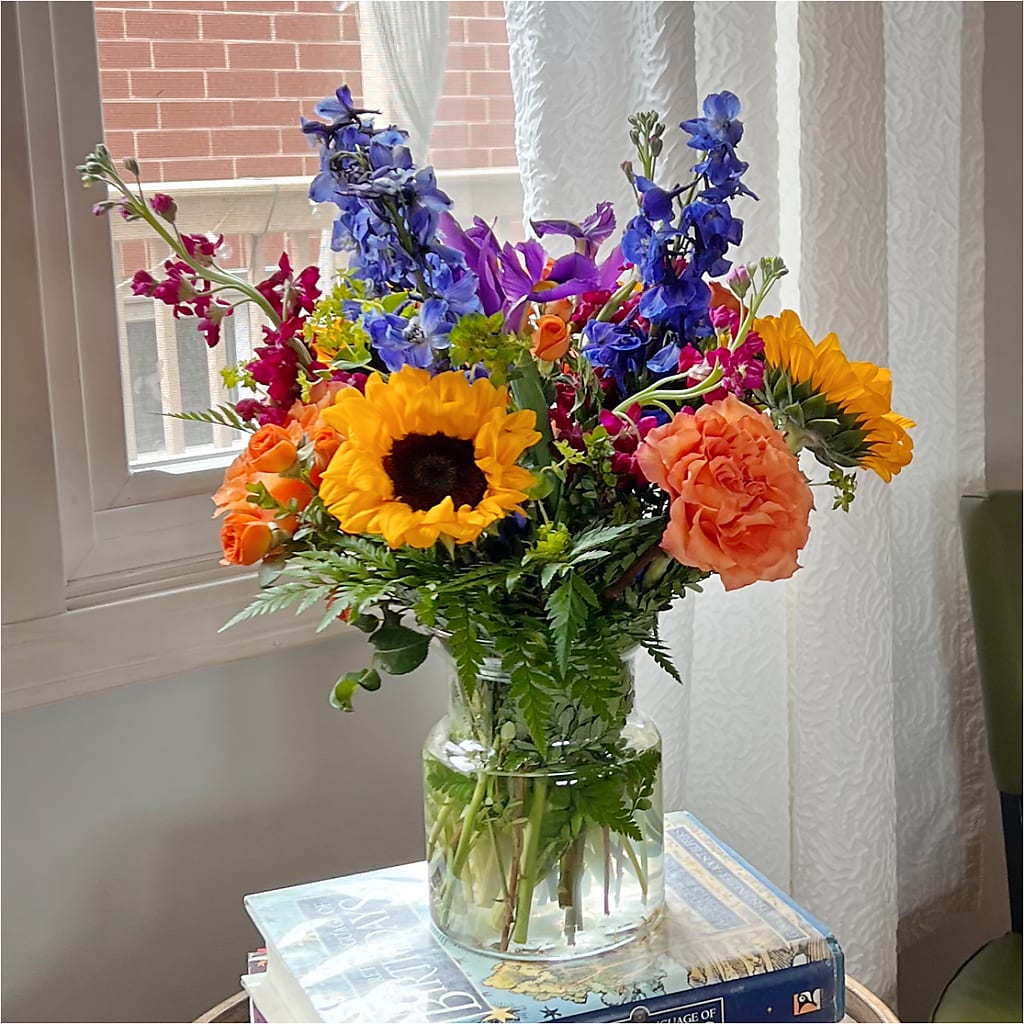 Rays of Life Bouquet –  Salon Diane Aubin Fleuriste Inc., Jonquiere PQ
