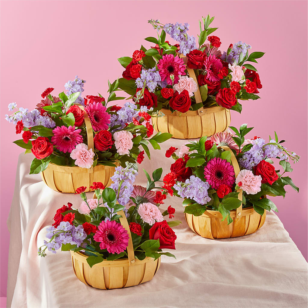 Pink Picnic Basket –  Salon Diane Aubin Fleuriste Inc., Jonquiere PQ
