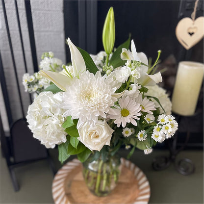 Classic Ivory – A Florist Original –  Salon Diane Aubin Fleuriste Inc., Jonquiere PQ