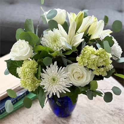 Snowy Dreams Bouquet –  Salon Diane Aubin Fleuriste Inc., Jonquiere PQ