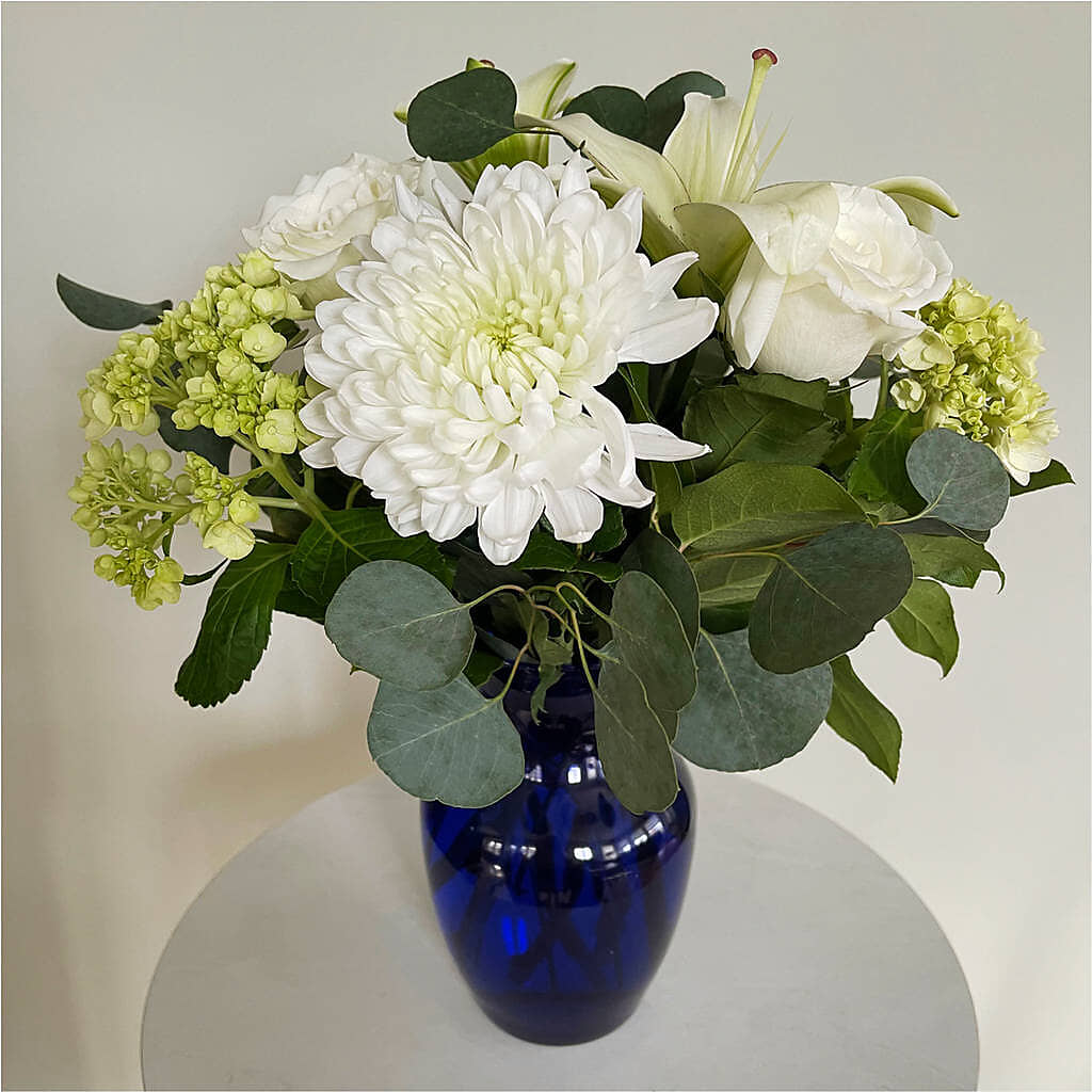 Snowy Dreams Bouquet –  Salon Diane Aubin Fleuriste Inc., Jonquiere PQ