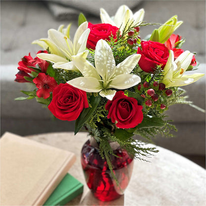 Evergreen Delight Bouquet –  Salon Diane Aubin Fleuriste Inc., Jonquiere PQ