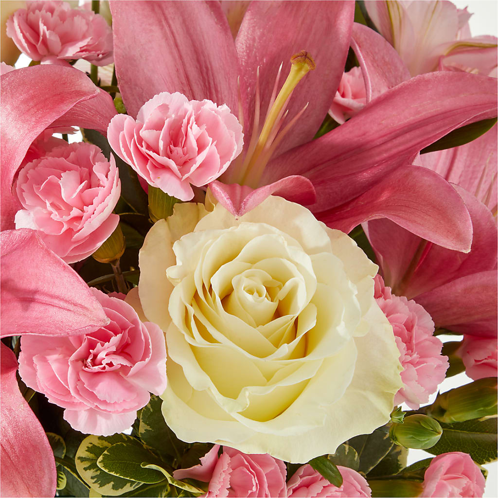 Piece of Cake Bouquet –  Salon Diane Aubin Fleuriste Inc., Jonquiere PQ
