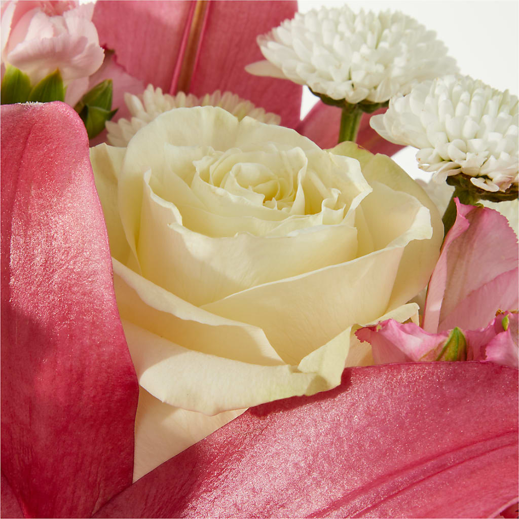 Piece of Cake Bouquet –  Salon Diane Aubin Fleuriste Inc., Jonquiere PQ