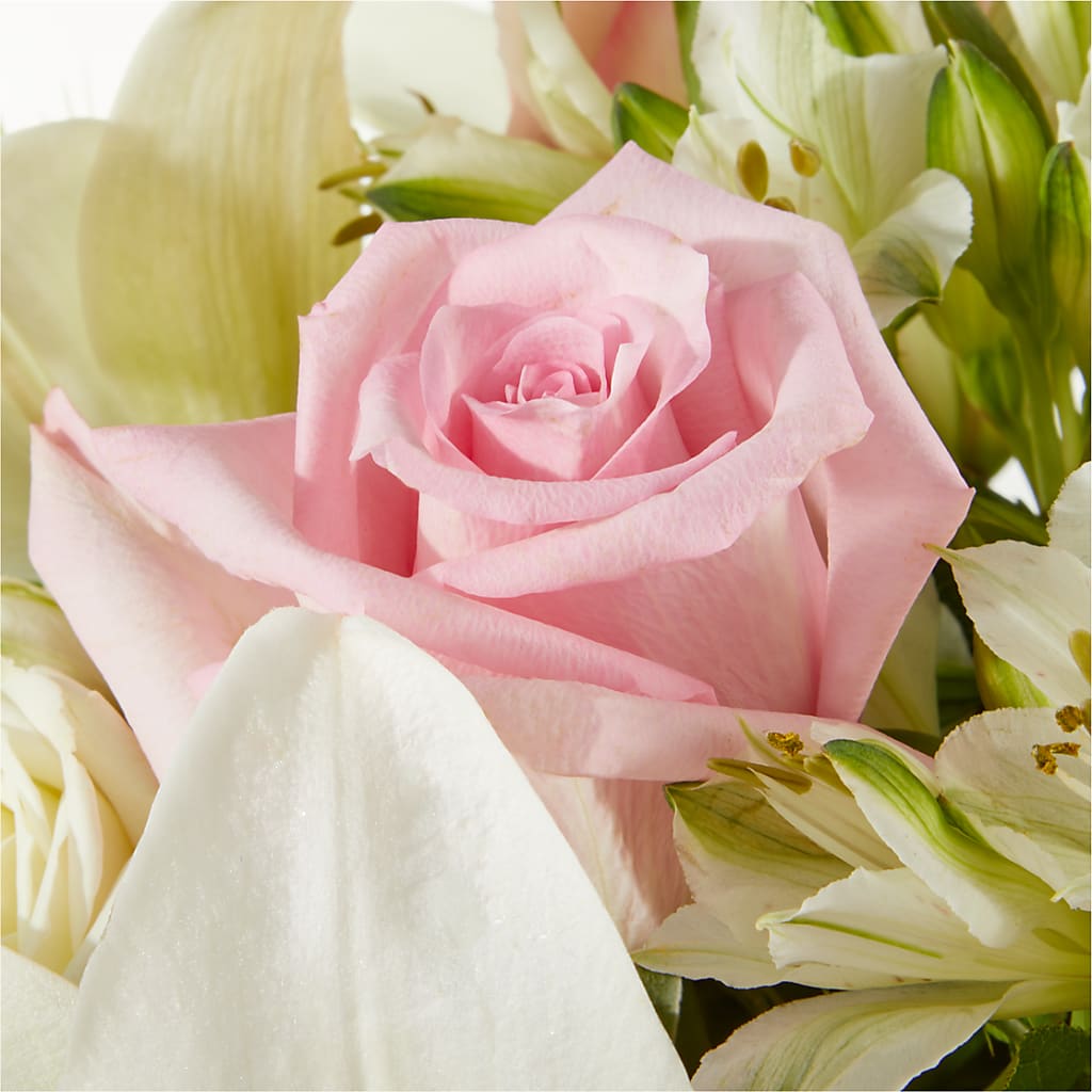 Kindhearted Bouquet –  Salon Diane Aubin Fleuriste Inc., Jonquiere PQ