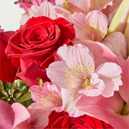 Lucky in Love Bouquet –  Salon Diane Aubin Fleuriste Inc., Jonquiere PQ