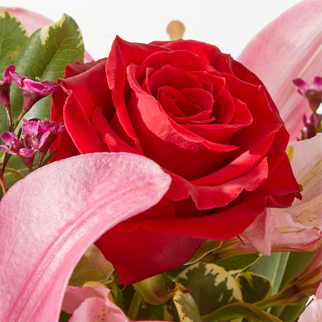 Lucky in Love Bouquet –  Salon Diane Aubin Fleuriste Inc., Jonquiere PQ