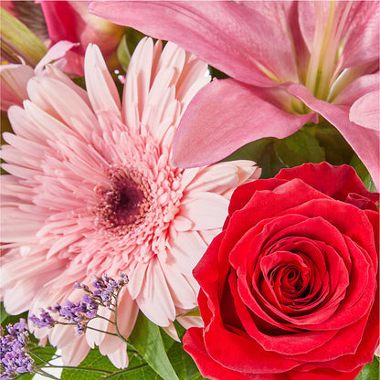 Lots of Love Bouquet –  Salon Diane Aubin Fleuriste Inc., Jonquiere PQ