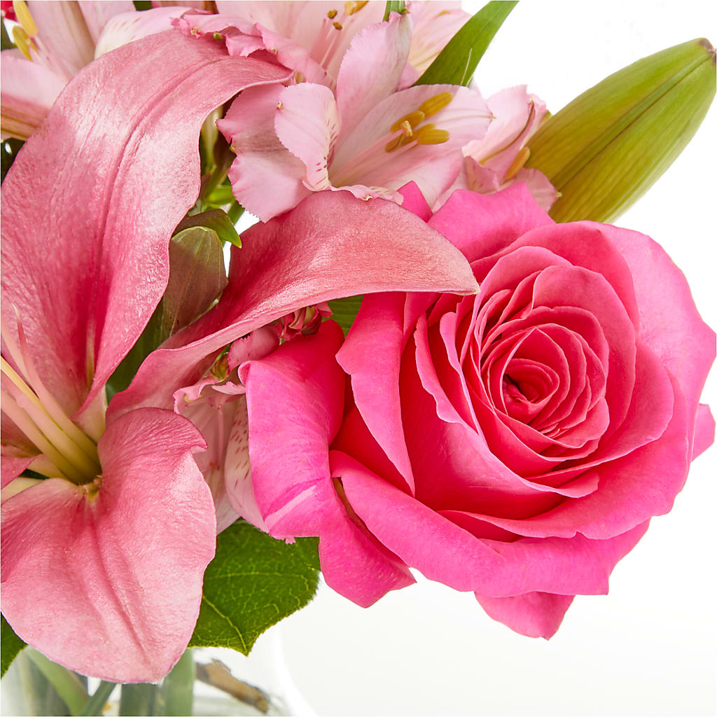 Lots of Love Bouquet –  Salon Diane Aubin Fleuriste Inc., Jonquiere PQ
