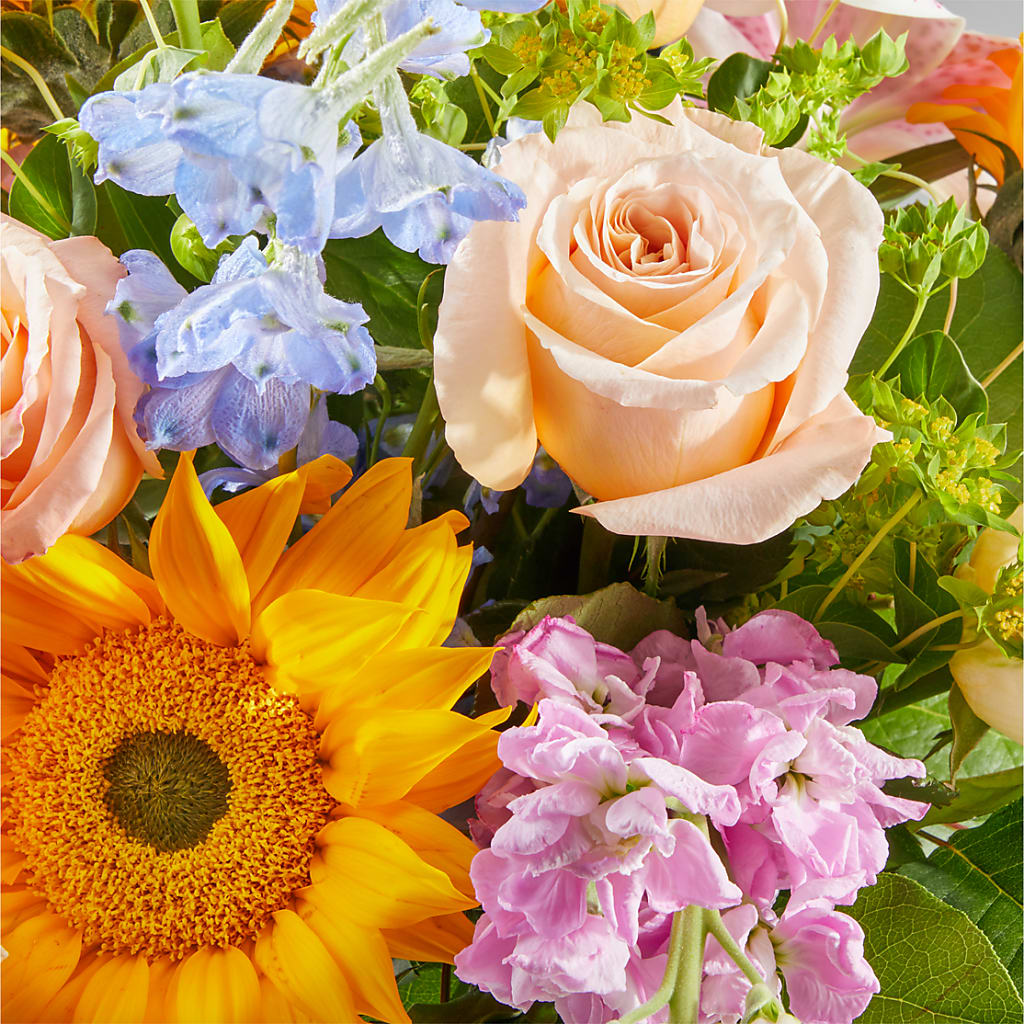 Dreamy Meadows Bouquet –  Salon Diane Aubin Fleuriste Inc., Jonquiere PQ