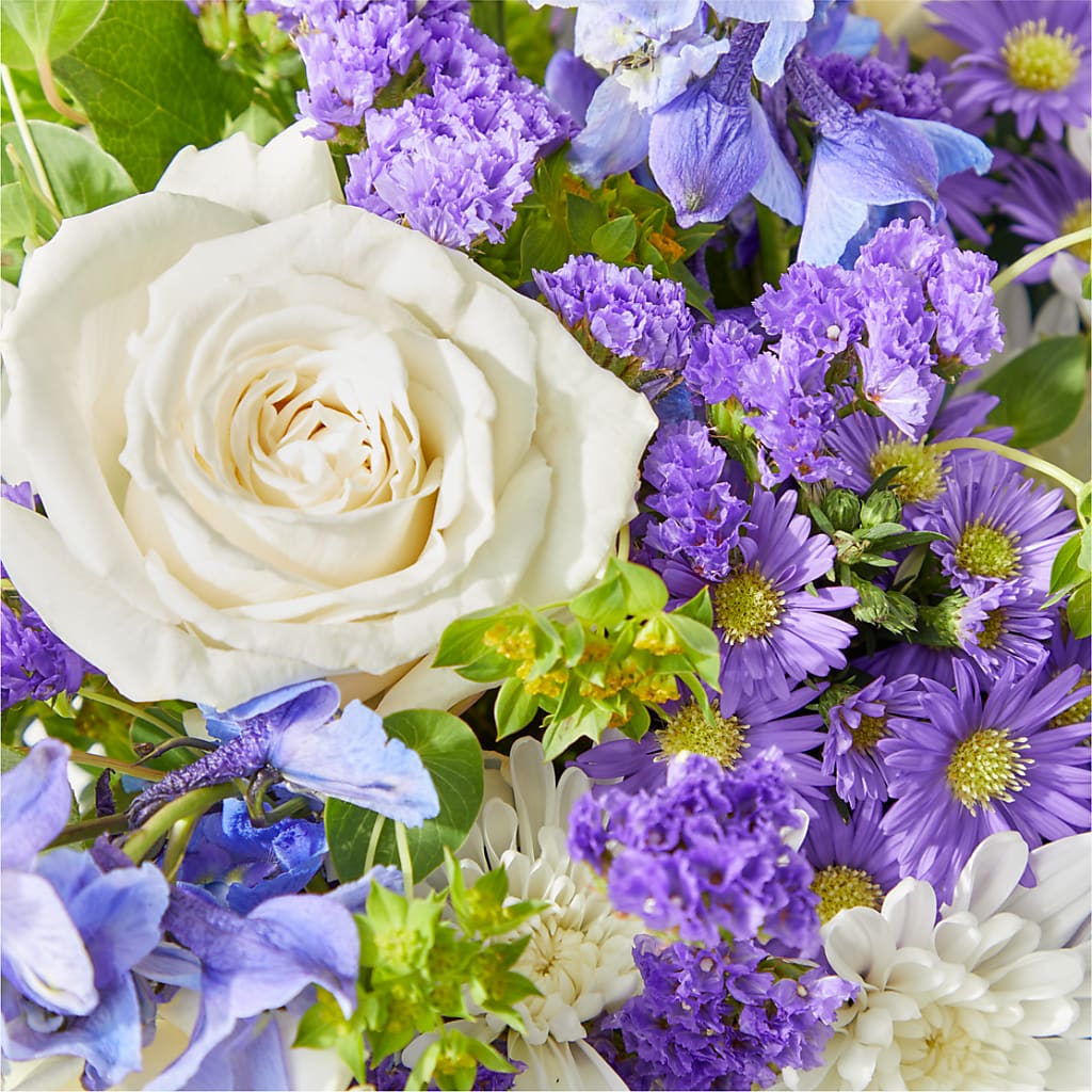 Genuine Gestures Bouquet –  Salon Diane Aubin Fleuriste Inc., Jonquiere PQ