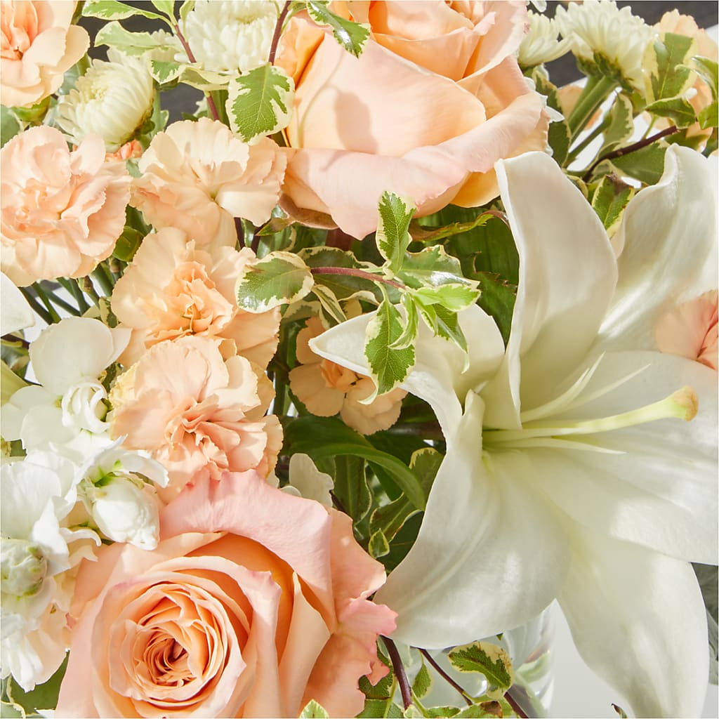 Darling Bouquet –  Salon Diane Aubin Fleuriste Inc., Jonquiere PQ