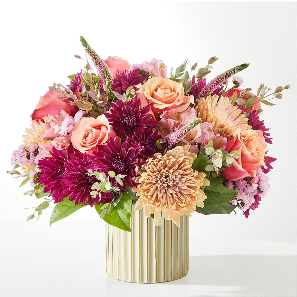 Berry Cobbler Bouquet with Ivory Vase –  Salon Diane Aubin Fleuriste Inc., Jonquiere PQ