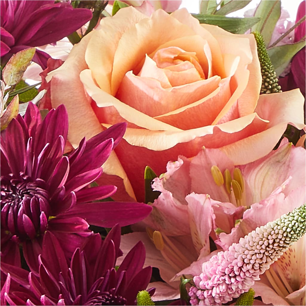 Berry Cobbler Bouquet –  Salon Diane Aubin Fleuriste Inc., Jonquiere PQ