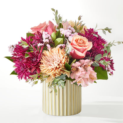 Berry Cobbler Bouquet with Ivory Vase –  Salon Diane Aubin Fleuriste Inc., Jonquiere PQ