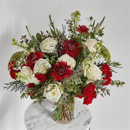 Favorite Traditions Bouquet –  Salon Diane Aubin Fleuriste Inc., Jonquiere PQ