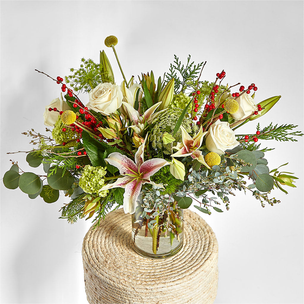 Berry & Bright Bouquet –  Salon Diane Aubin Fleuriste Inc., Jonquiere PQ