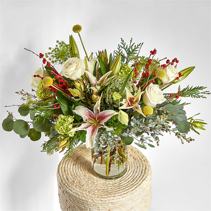 Berry & Bright Bouquet –  Salon Diane Aubin Fleuriste Inc., Jonquiere PQ