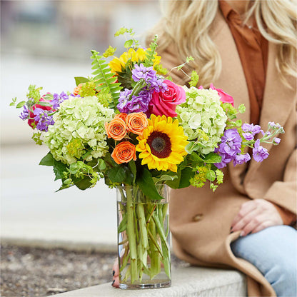 Vibrant Greetings Bouquet –  Salon Diane Aubin Fleuriste Inc., Jonquiere PQ
