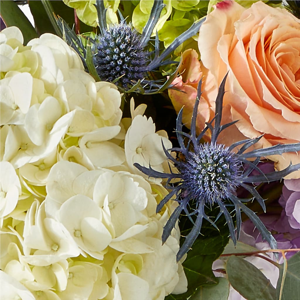 Porch Swing Bouquet –  Salon Diane Aubin Fleuriste Inc., Jonquiere PQ