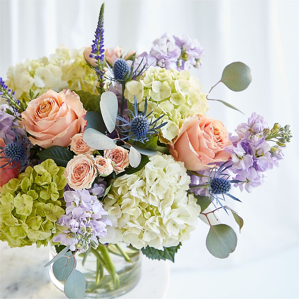 Porch Swing Bouquet –  Salon Diane Aubin Fleuriste Inc., Jonquiere PQ
