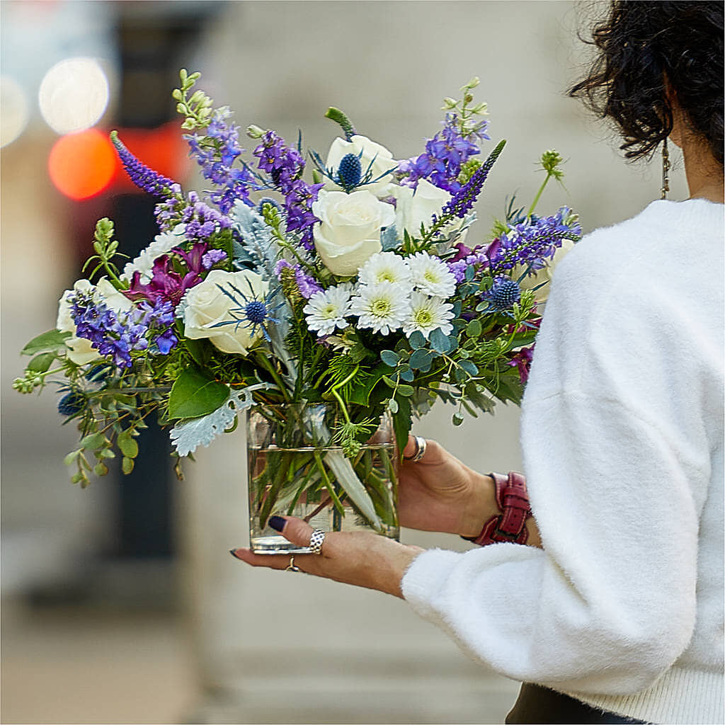 Shooting Star Bouquet –  Salon Diane Aubin Fleuriste Inc., Jonquiere PQ