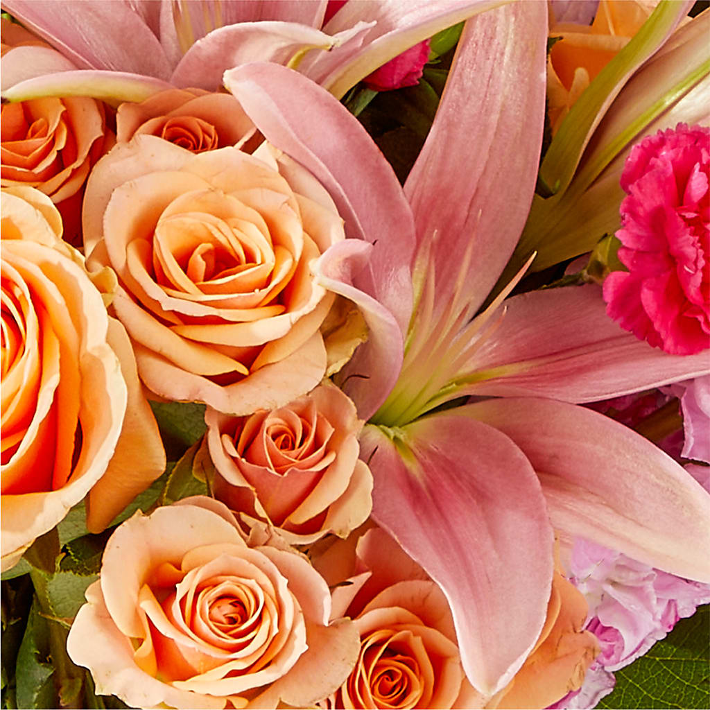 Bisous Bouquet –  Salon Diane Aubin Fleuriste Inc., Jonquiere PQ