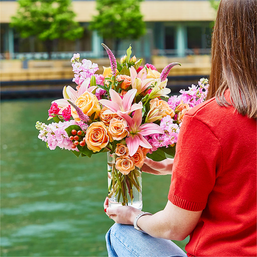 Bisous Bouquet –  Salon Diane Aubin Fleuriste Inc., Jonquiere PQ