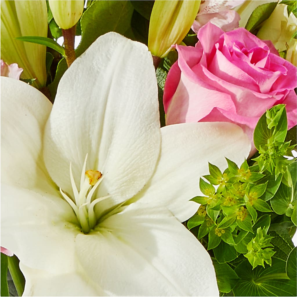Fondly Bouquet –  Salon Diane Aubin Fleuriste Inc., Jonquiere PQ