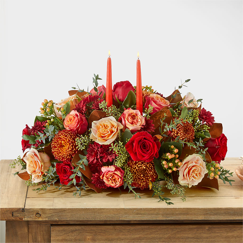 Gather Near Centerpiece –  Salon Diane Aubin Fleuriste Inc., Jonquiere PQ