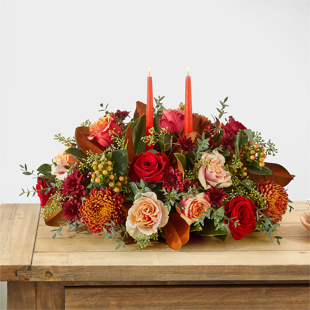 Gather Near Centerpiece –  Salon Diane Aubin Fleuriste Inc., Jonquiere PQ