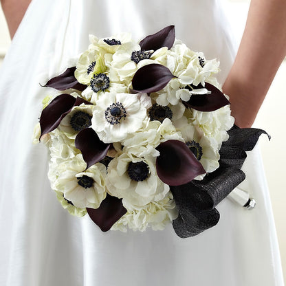 To Have and To Hold Bouquet –  Salon Diane Aubin Fleuriste Inc., Jonquiere PQ