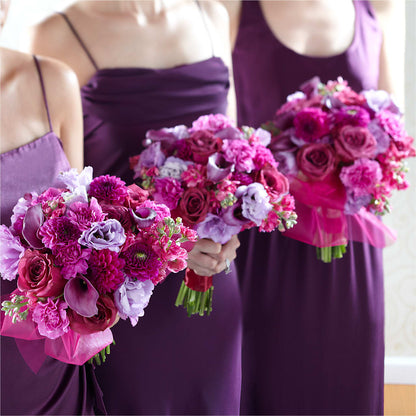 Bridesmaid's Garden Bouquet –  Salon Diane Aubin Fleuriste Inc., Jonquiere PQ