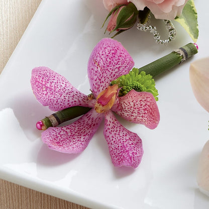 Pink Mokara Boutonniere –  Salon Diane Aubin Fleuriste Inc., Jonquiere PQ
