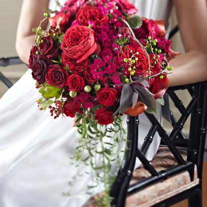 Pure Grace Bouquet –  Salon Diane Aubin Fleuriste Inc., Jonquiere PQ