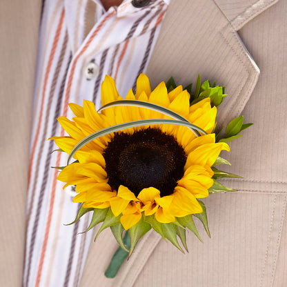 Free Spirit Boutonniere –  Salon Diane Aubin Fleuriste Inc., Jonquiere PQ