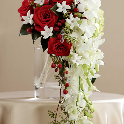 Here Comes the Bride Bouquet –  Salon Diane Aubin Fleuriste Inc., Jonquiere PQ
